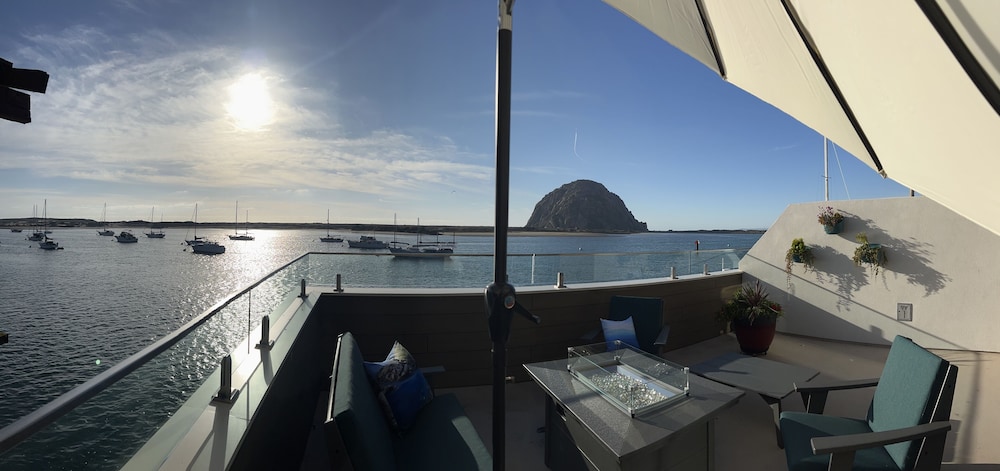 Panoramic Room, 1 King Bed with Sofa bed, Fireplace, Ocean View photo 3