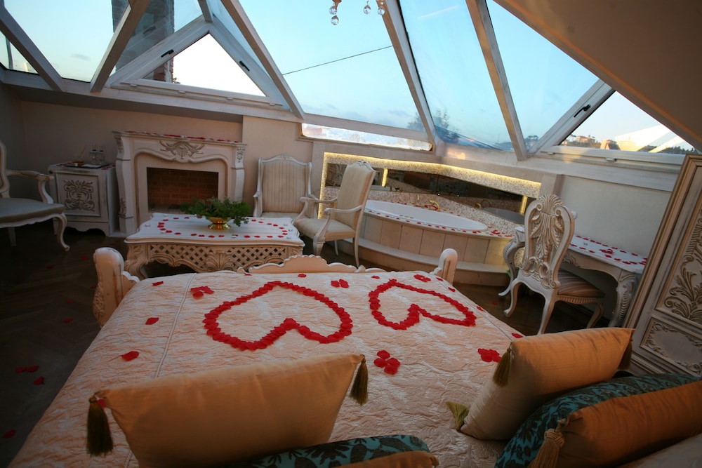 LUX QUEEN ROOM - SEA VIEW photo 3