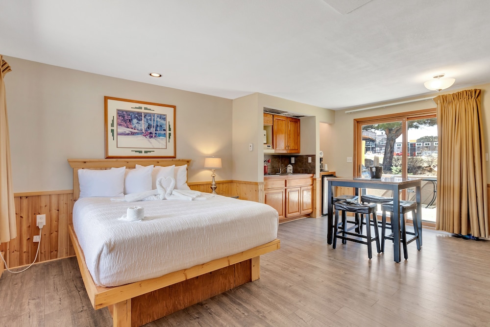 Suite, Multiple Beds (some pet friendly)