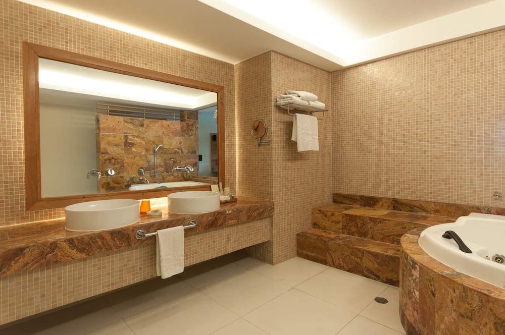 Junior Suite, Garden View - Photo 8