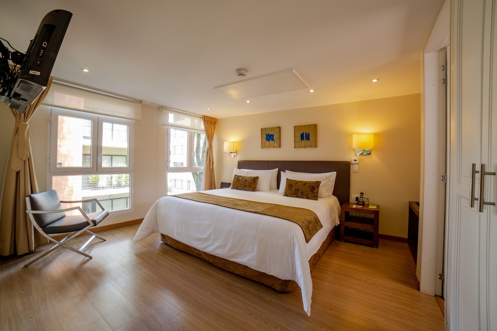 Premium Double Room, 1 King Bed - Photo 1