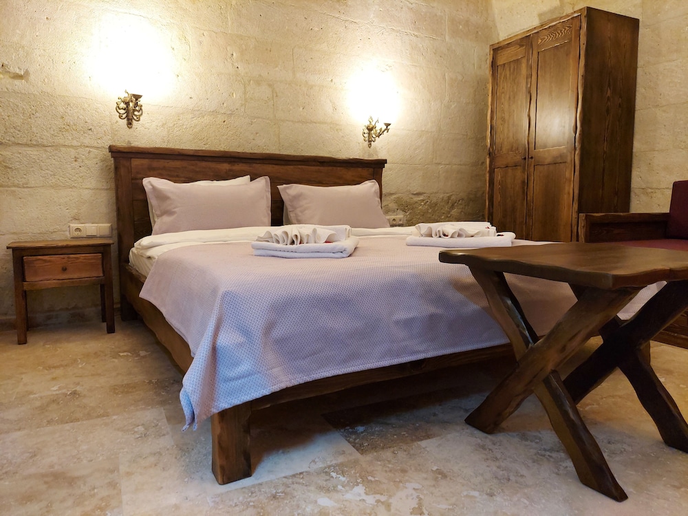 Deluxe Room - Photo 21