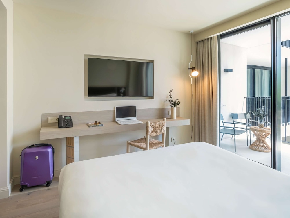 Standard Room, 1 Queen Bed, Terrace (XL)