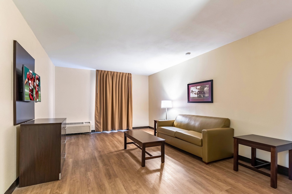 Suite, 1 King Bed (Smoke Free) - Photo 4