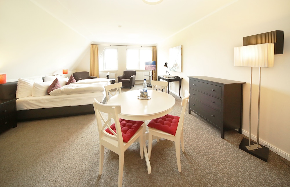 Family Room - Photo 7