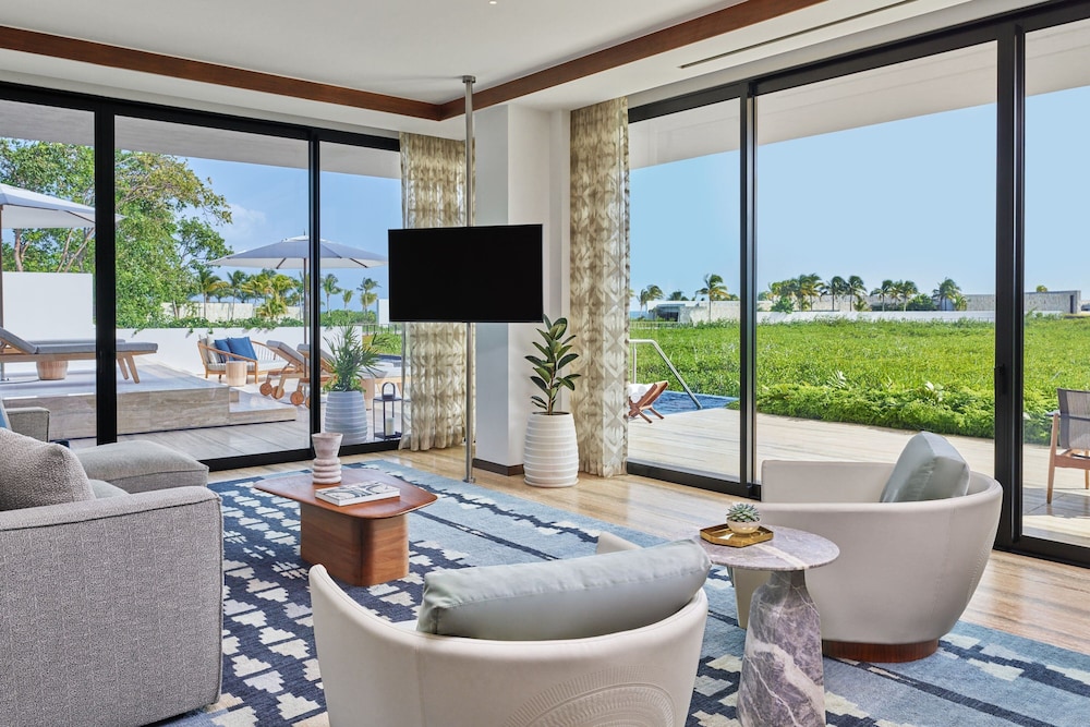 Suite, 1 King Bed, Ocean View (Corner)