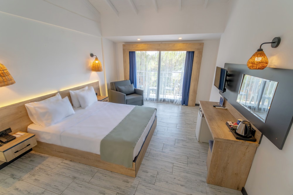 Standard Double Room, 1 Bedroom, Sea View - Photo 4