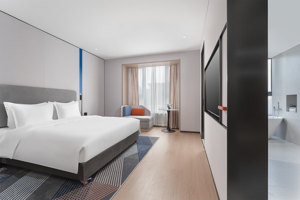 Suite, 1 King Bed photo 1