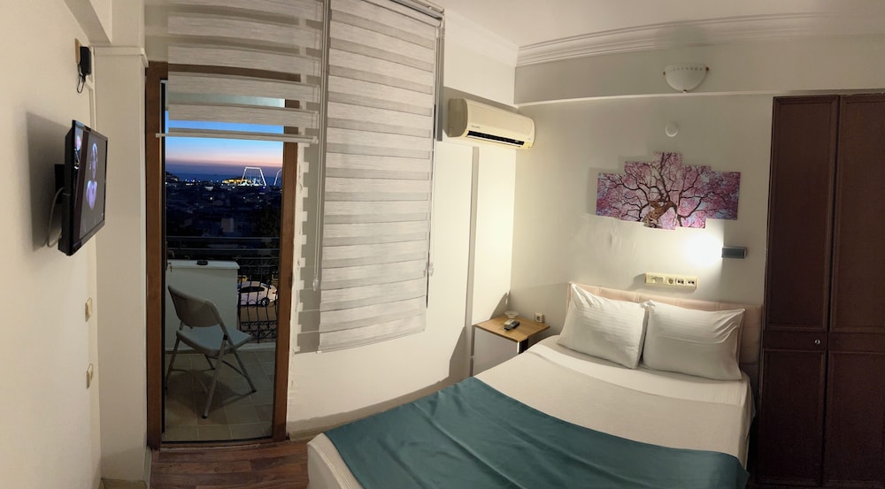 Standard Double Room, 1 Queen Bed, Smoking, Sea View photo 1
