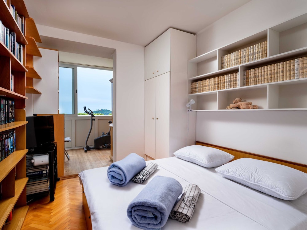 Apartment (One Bedroom Apartment With Balcony)