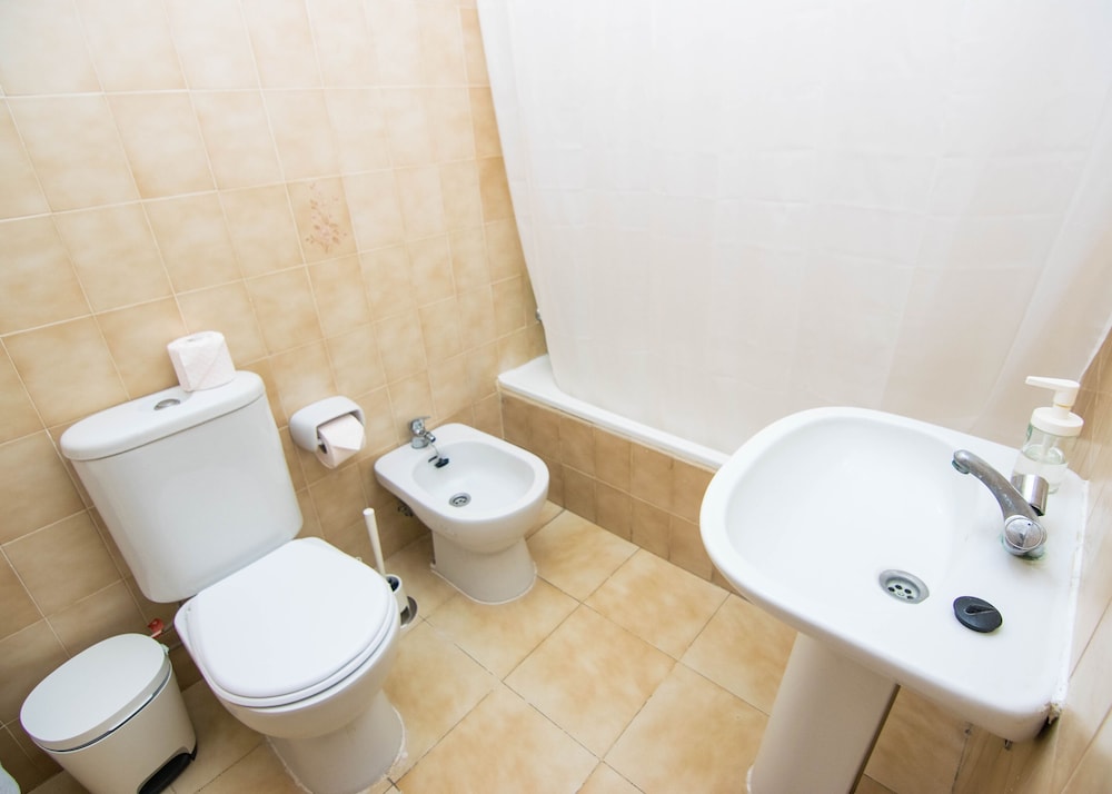 Twin Room, Private Bathroom (Interior) photo 3