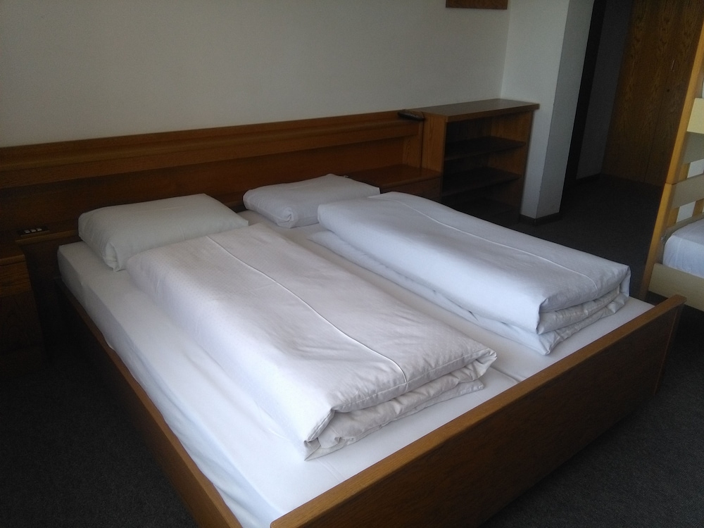 Basic Quadruple Room photo 2