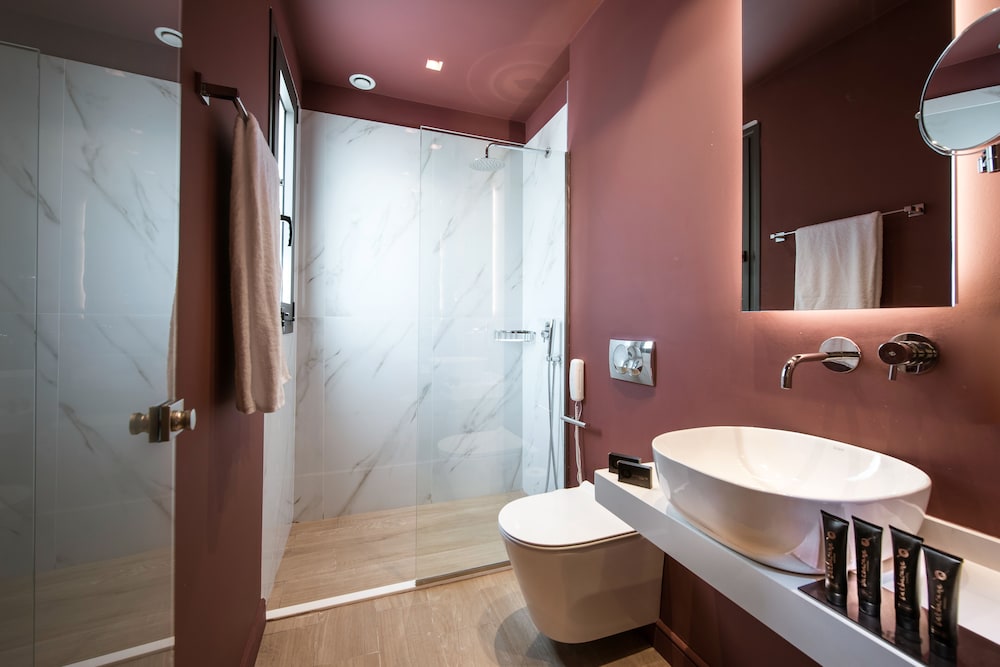 Triple Room, City View thumbnail 5