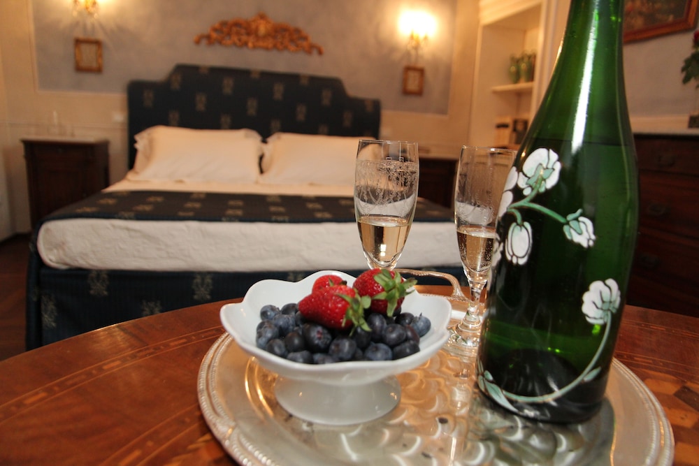 Deluxe Suite, 1 King Bed