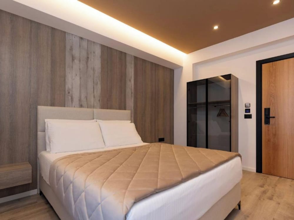 Double Room (Deluxe Family Suite with Balcony)