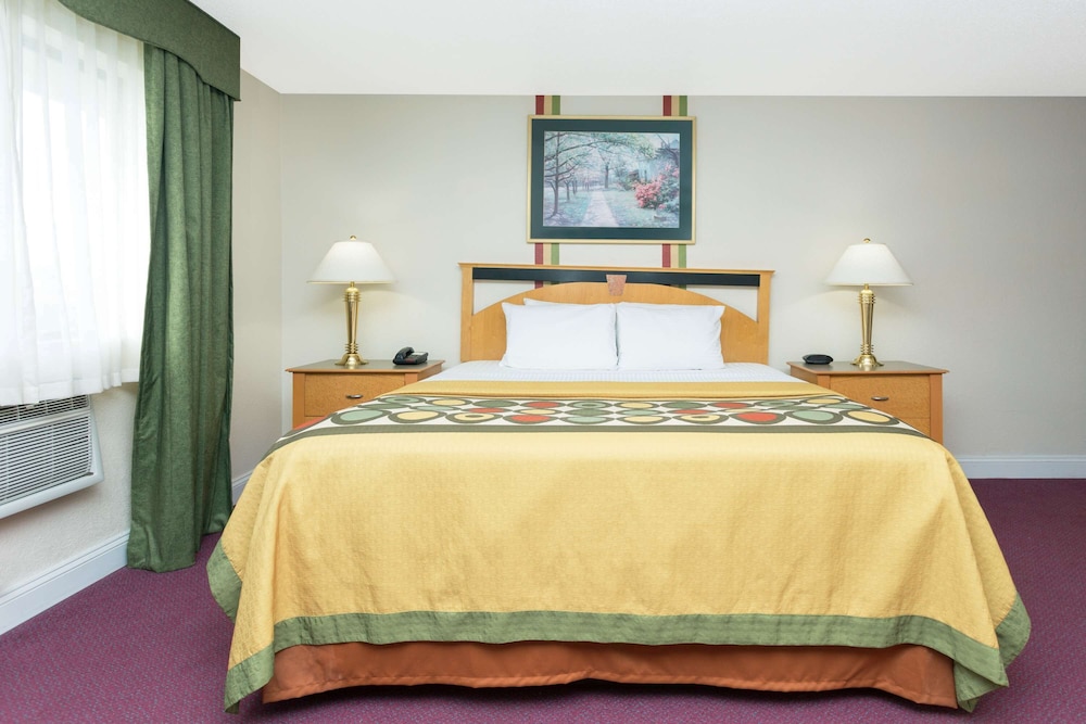 Standard Room, 1 King Bed - Photo 2