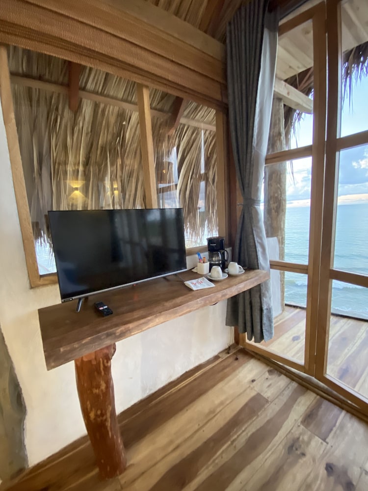 Junior Suite with Sea View - Photo 3