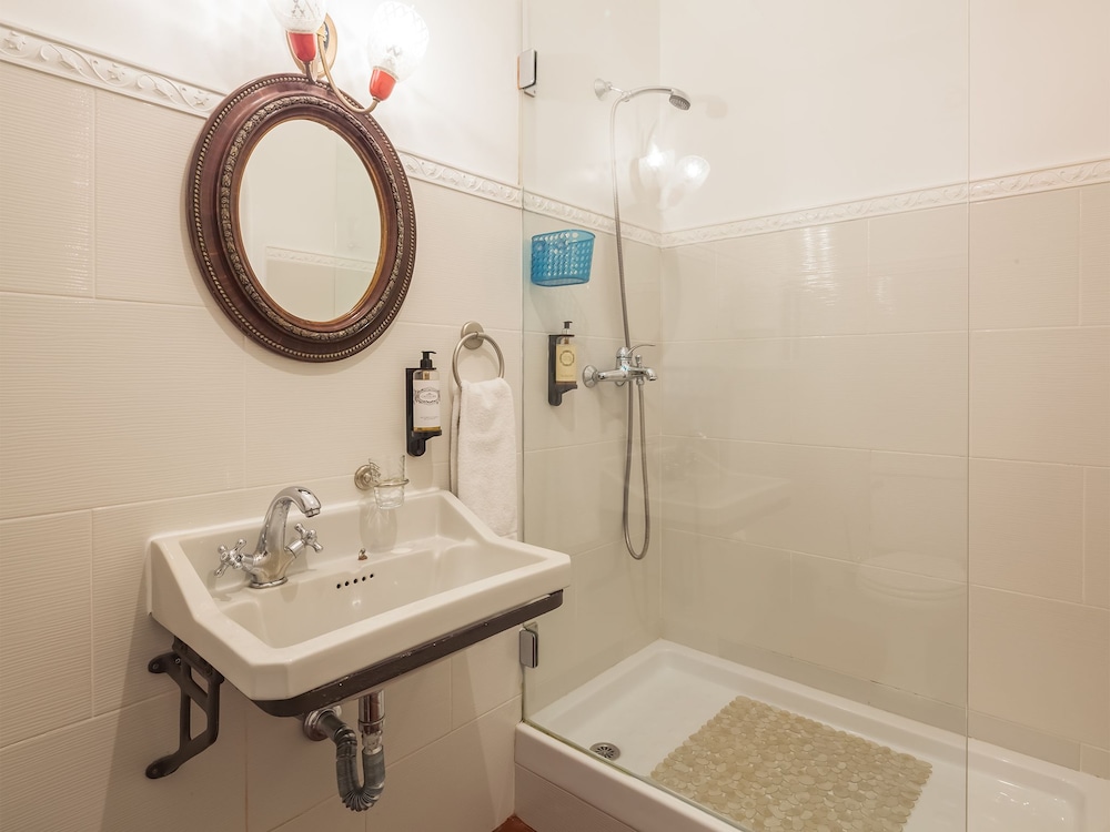 Basic Double Room photo 2
