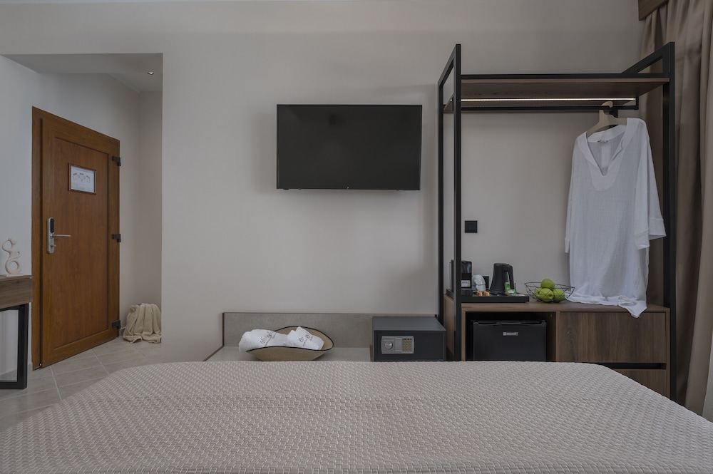 Standard Double Room, Partial Sea View - Photo 4