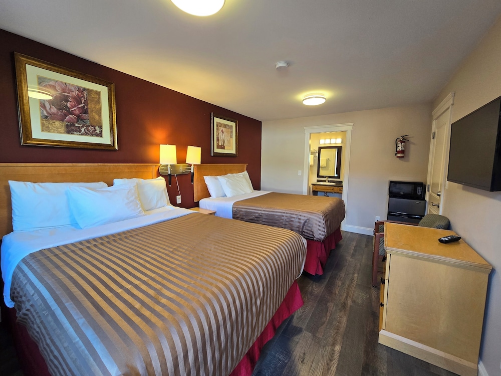 Queen Two Bed Suite