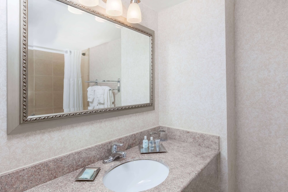 Room, 2 Queen Beds, Accessible, Oceanfront (Mobility) - Photo 7