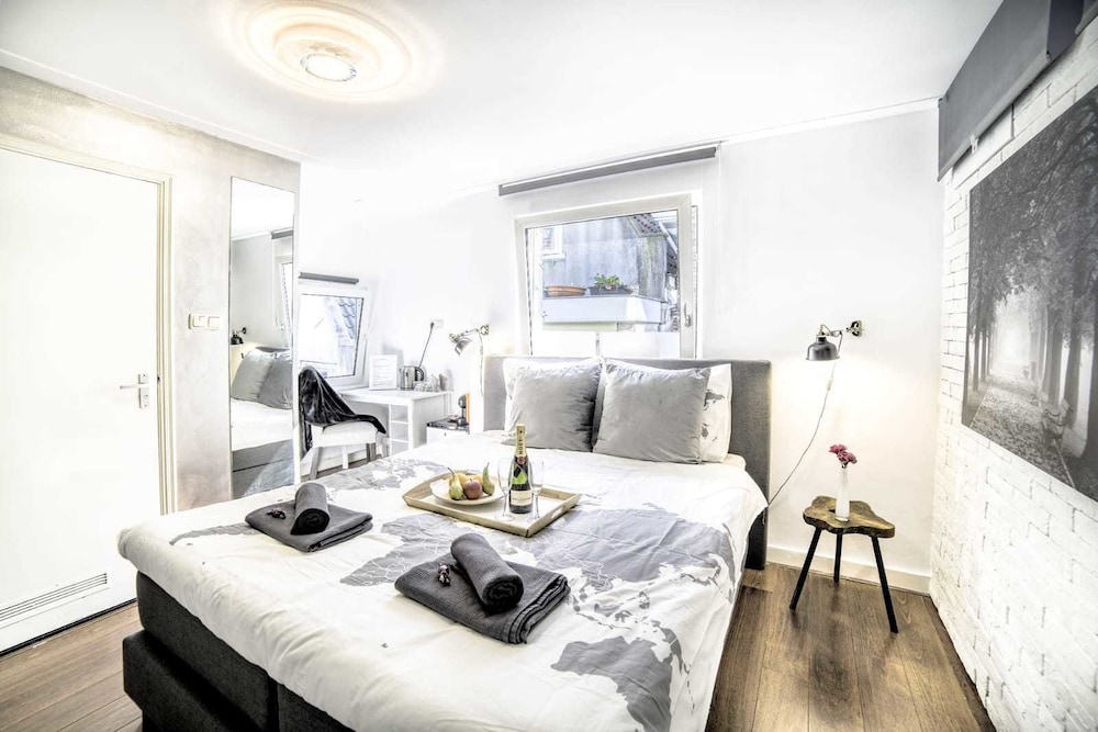 City Room photo 1