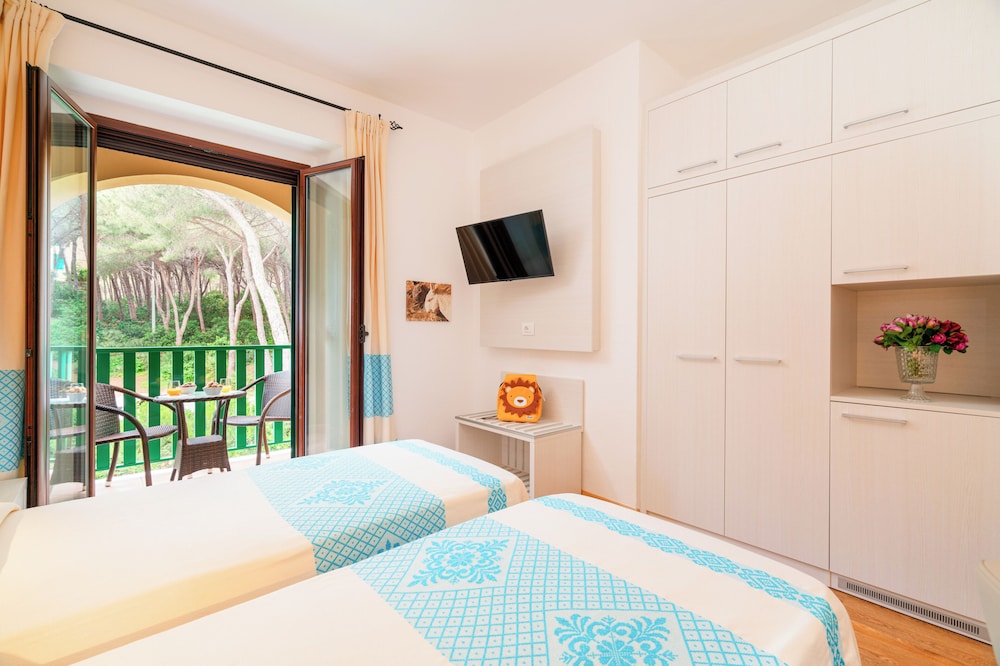 Classic Double Room, Garden View