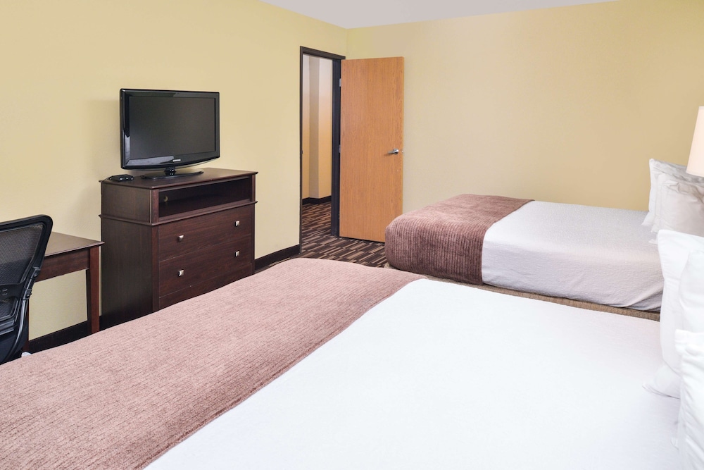 Family Room, 2 Queen Beds, Non Smoking, Refrigerator & Microwave