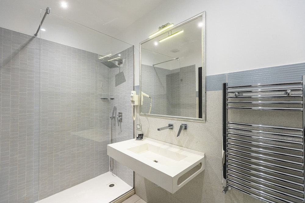 Traditional Double or Twin Room - Photo 13