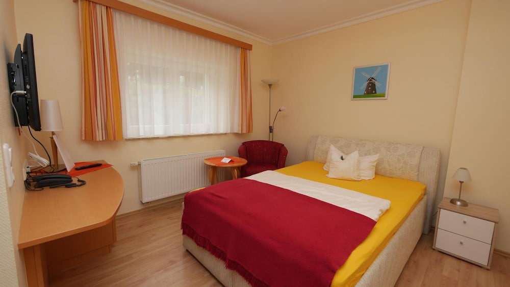 Single Room thumbnail 6