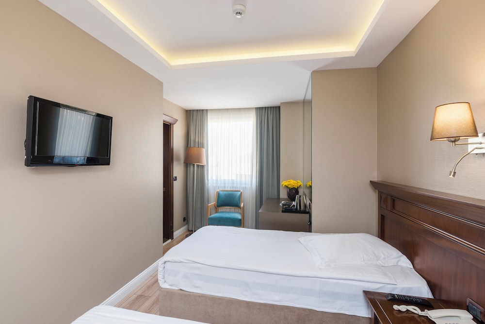 Superior Triple Room photo 2
