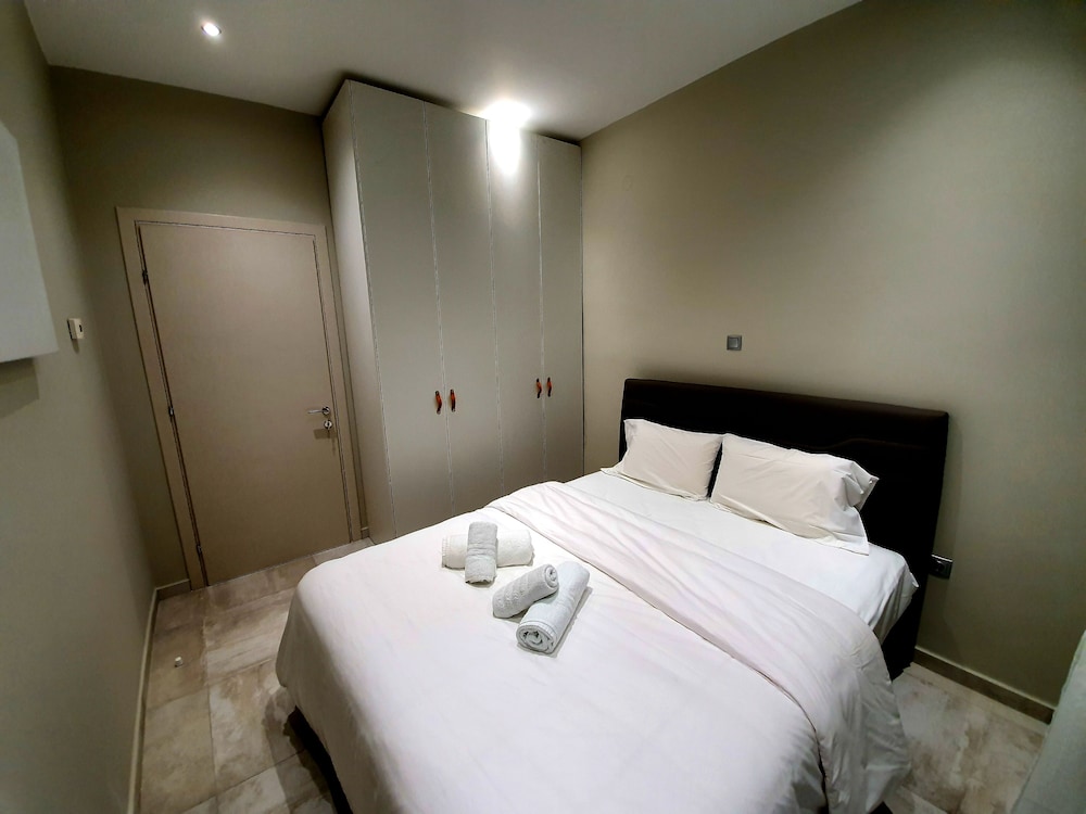 Business Apartment (102)