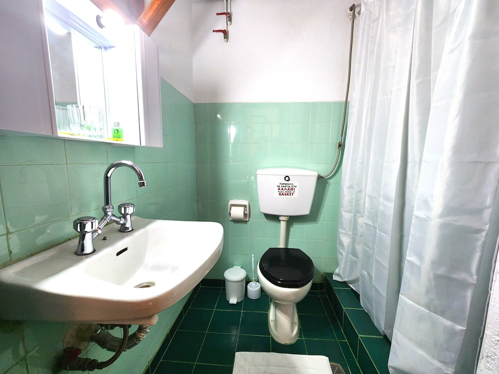 Basic Double Room, Non Smoking, Garden View photo 2