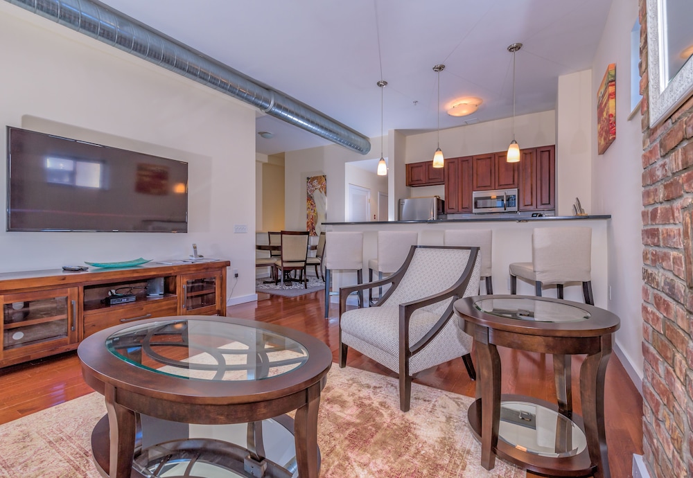 Luxury Apartment, 3 Bedrooms, Patio photo 3