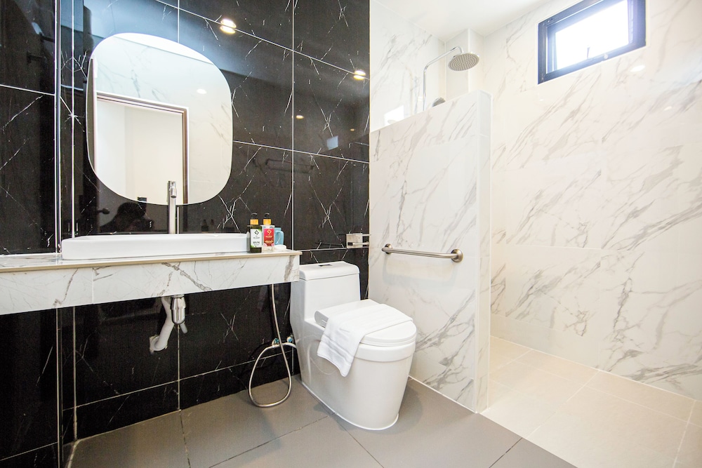 One Bedroom Suite - Photo 16