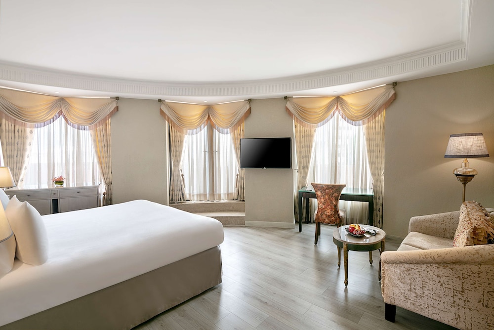 Crescent Suite