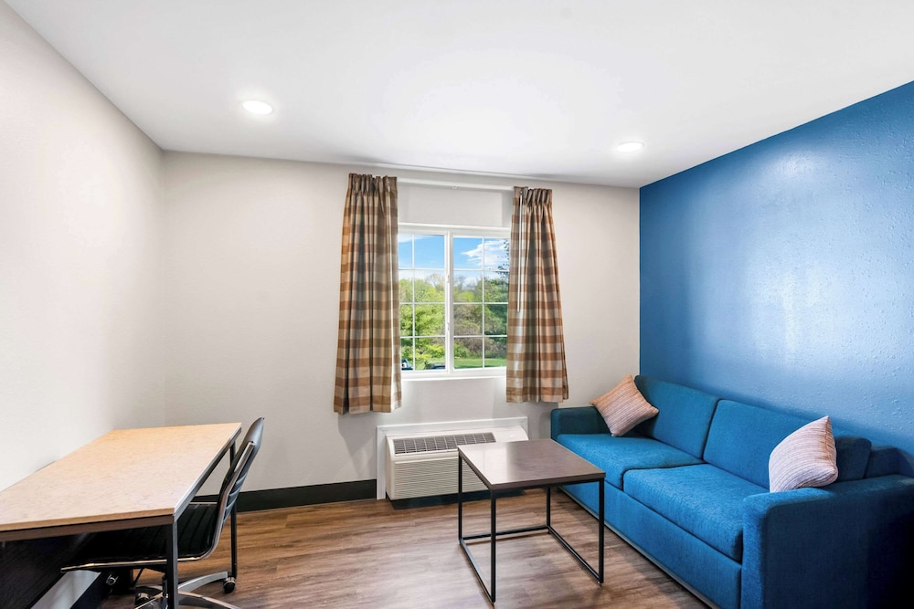 Standard Room, 1 King Bed with Sofa bed, Non Smoking photo 3