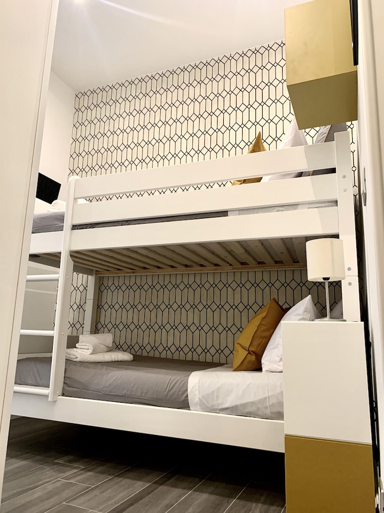 Economy Twin Room photo 2