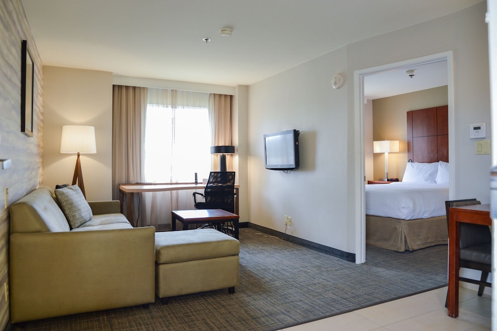 Suite, 1 Bedroom - Photo 1