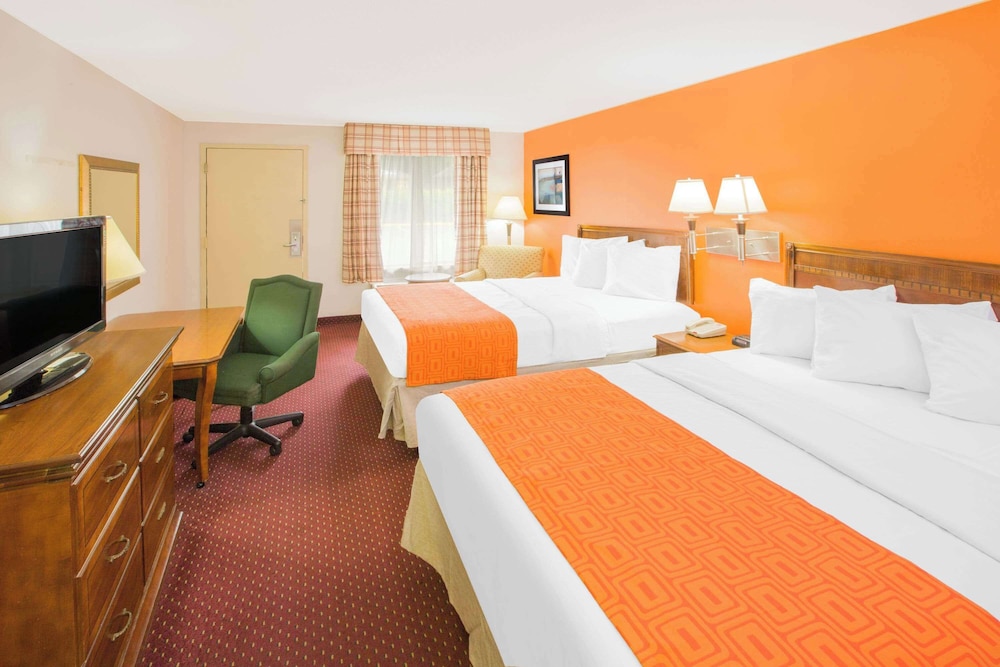 Room, 2 Queen Beds, Non Smoking - Photo 1