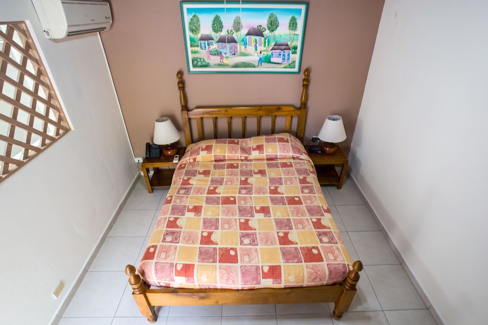 Standard Room, 1 Queen Bed, Non Smoking, Beach View photo 2