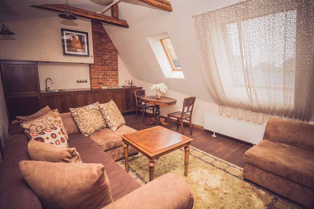 Deluxe Suite - Photo 2