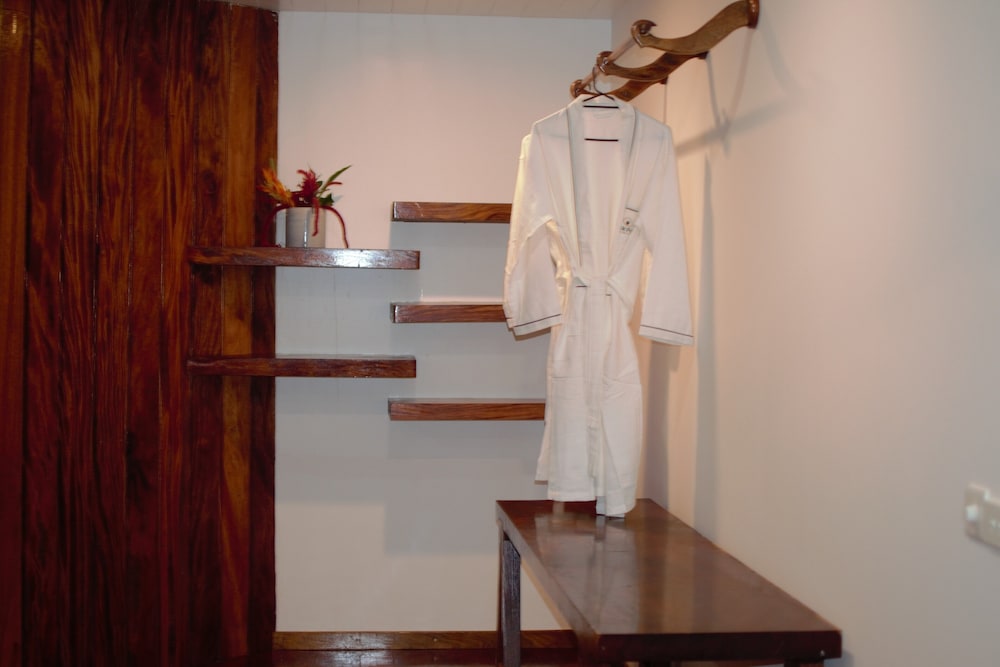 Beachfront Villa photo 2