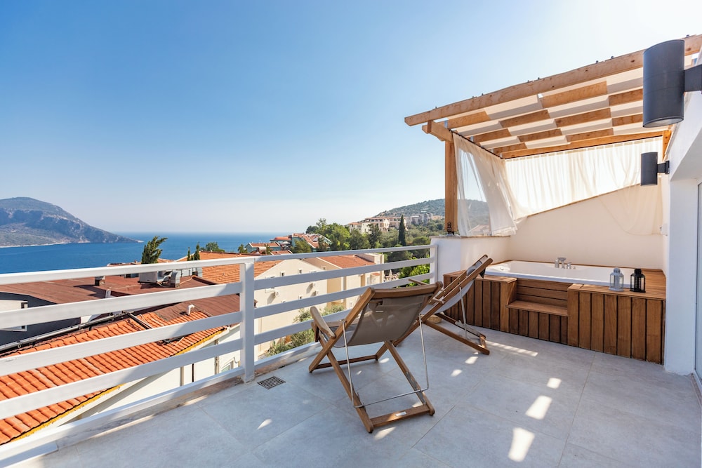 Penthouse Room, Jetted Tub, Sea View - Photo 15