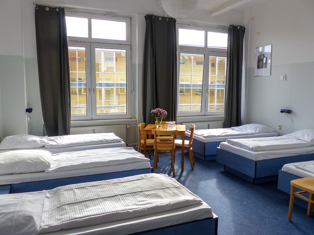 Six Bed Room photo 1