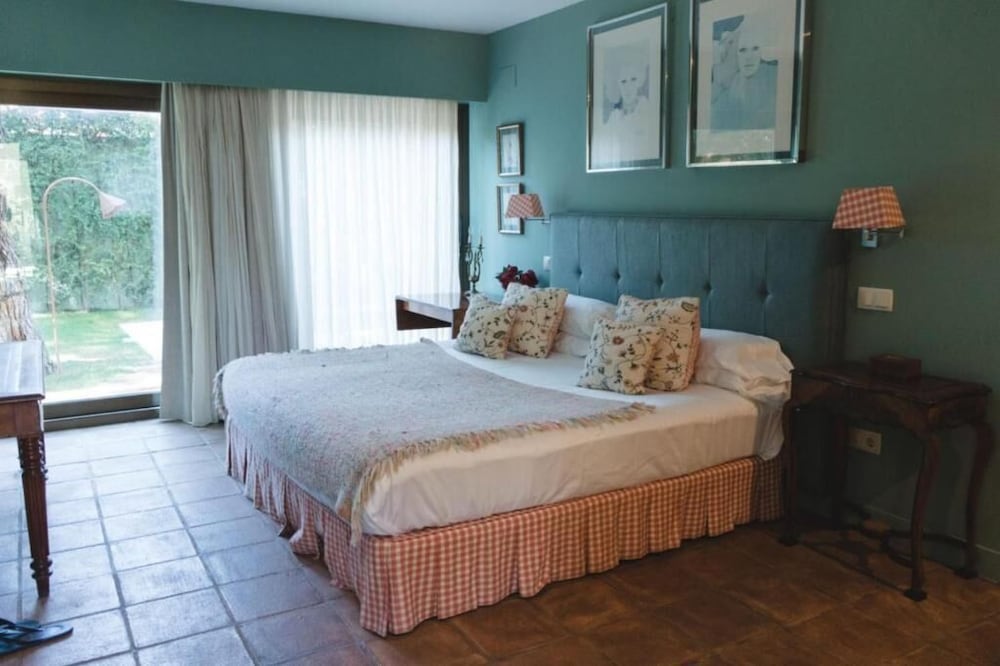 Grand Suite, 1 King Bed, Private Pool, Garden View photo 3