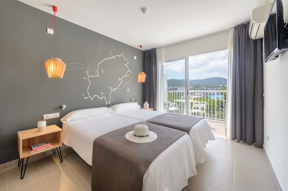 Twin Room (Occupancy 3) - Photo 1