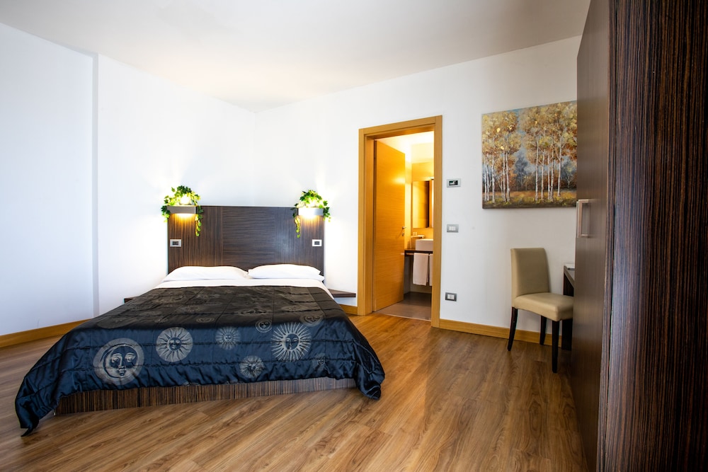 Standard Room photo 2
