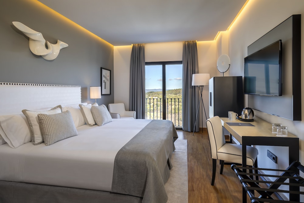 Deluxe Room, Balcony - Photo 2