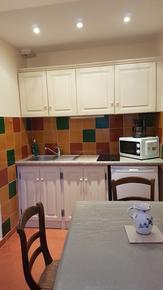 Superior Room, 1 Queen Bed, Kitchenette photo 2
